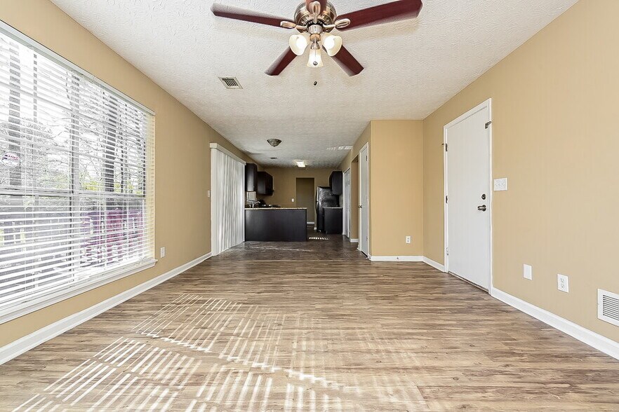 Building Photo - 1341 Birdsong Ln