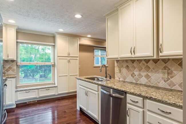 Building Photo - 6881 Erie Ct