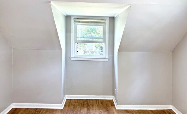Building Photo - 312 Robinwood Ave