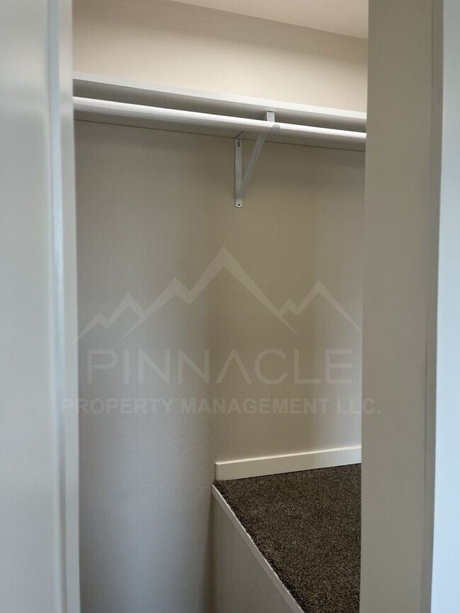 Building Photo - 1-5 1/2 Chicago Ave