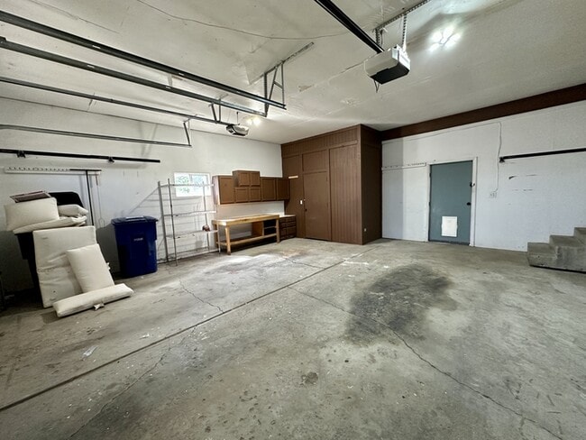 Building Photo - 6270 S Mt Vista Dr