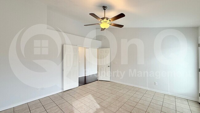 Building Photo - 307 N Red Rock St