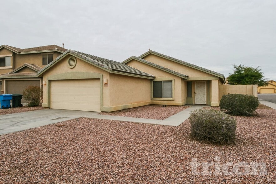 Building Photo - 8006 W Pima St