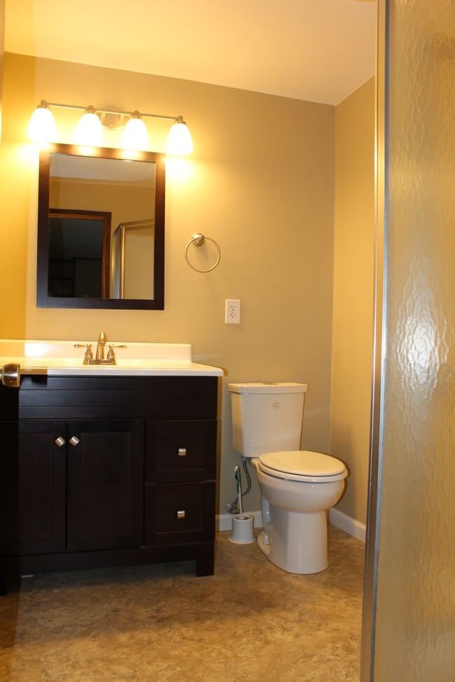 Building Photo - Beautiful 4 bedroom Rambler home with shop...