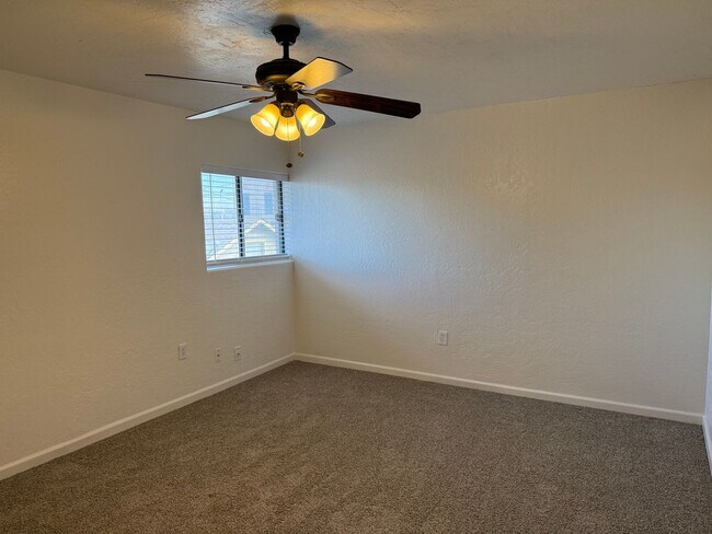 Building Photo - 4 Bedroom Home in Historic Central Phoenix | All Utilities Included