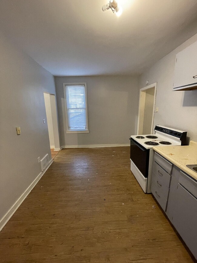 Building Photo - 456 Woodlane Ave