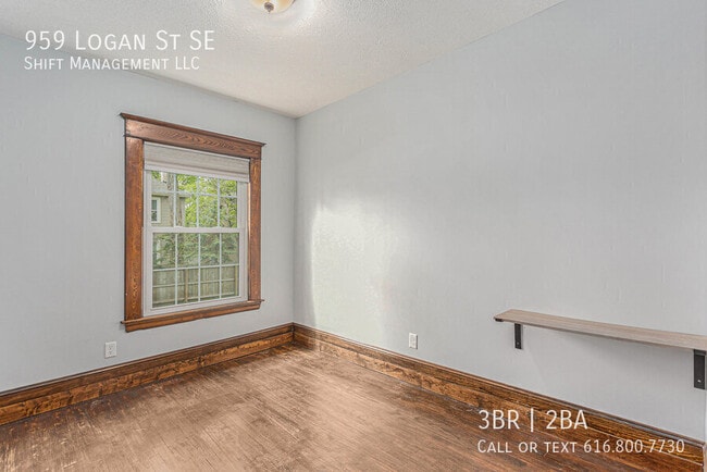 Building Photo - 959 Logan St SE