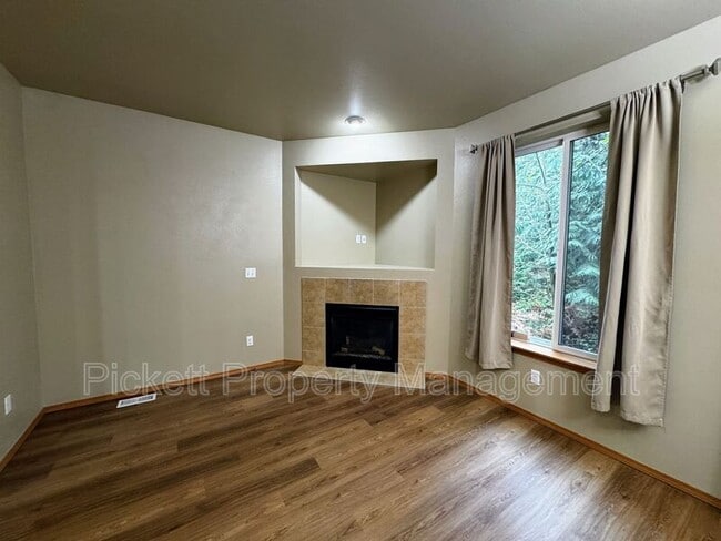 Building Photo - 136 NE Miramar Cir