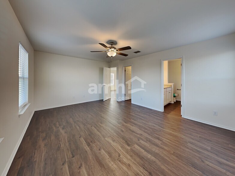 Building Photo - 10815 Canter Spur