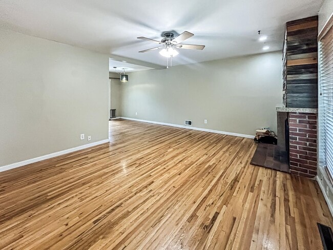 Building Photo - $0 DEPOSIT OPTION. CHARMING 3-BEDROOM HOME...