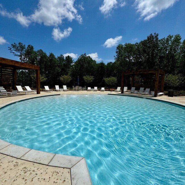 Building Photo - Discover Iris Grove at Everlee