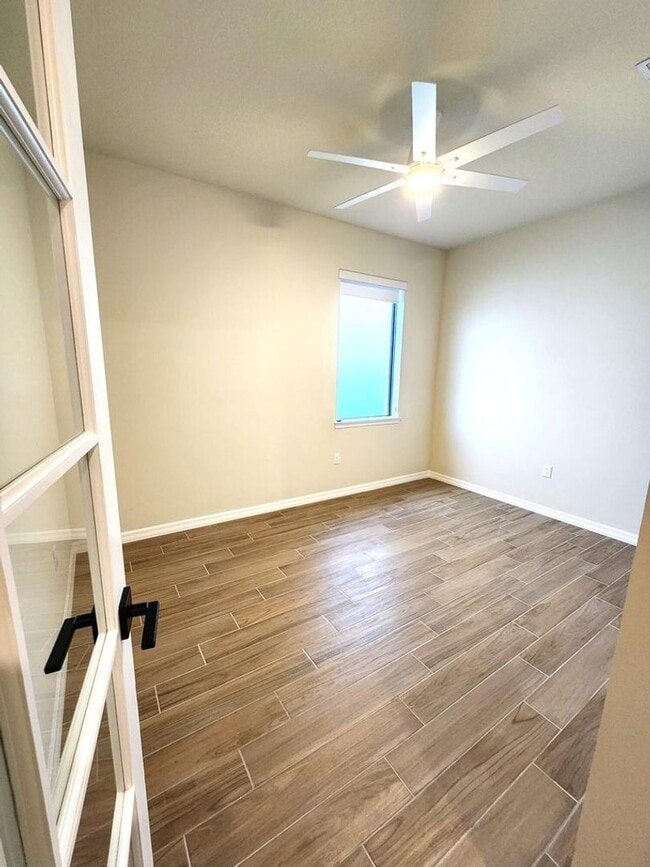 Building Photo - 8295 Vaulting Dr