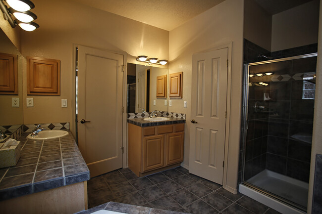 Building Photo - 6223 Goldfield Pl NE