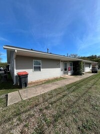 Building Photo - 409 Park St