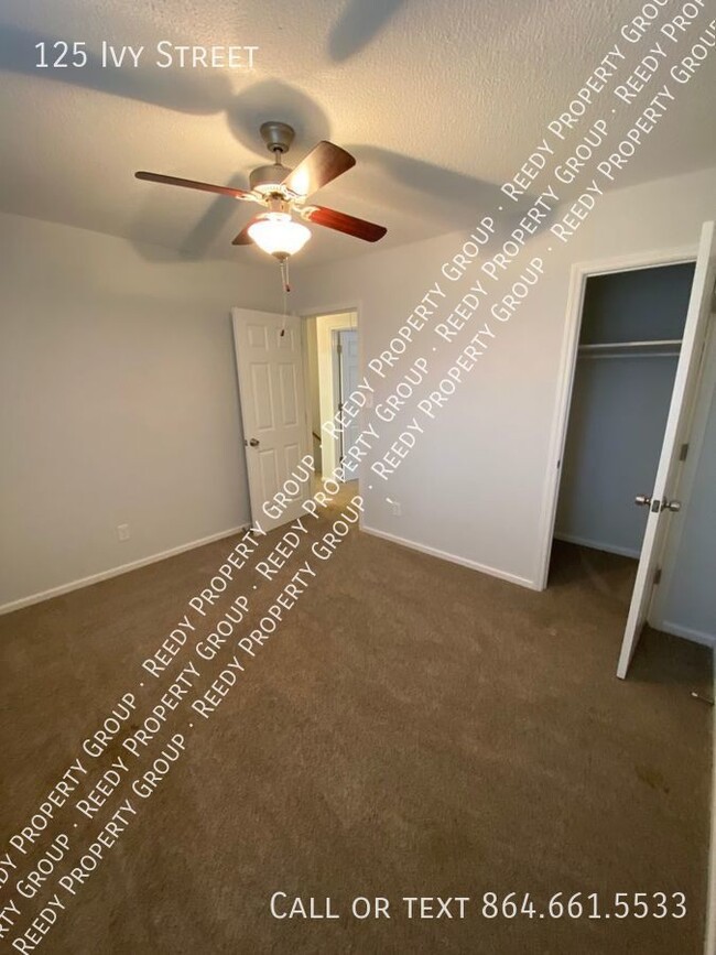 Building Photo - Converse Heights Townhouse - 2 bed / 1.5 bath