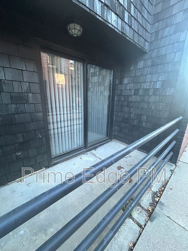 Building Photo - 1841 Ridgehaven Ct