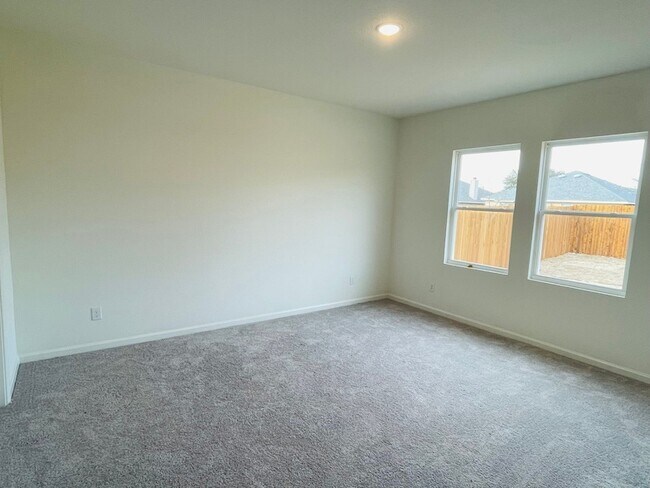 Building Photo - 10348 Rosegreen Ln