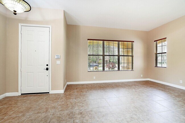 Building Photo - 748 Cresta Cir