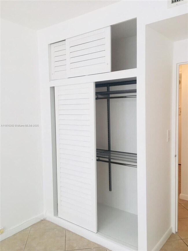 Building Photo - 1408 Brickell Bay Dr