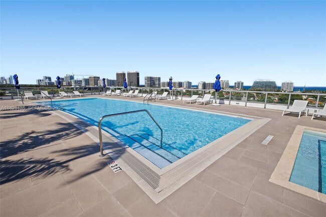 Building Photo - 9261 E Bay Harbor Dr