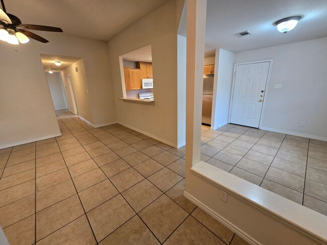 Building Photo - College Station - 3 Bedrooms / 3 bath Duplex on Oldenburg