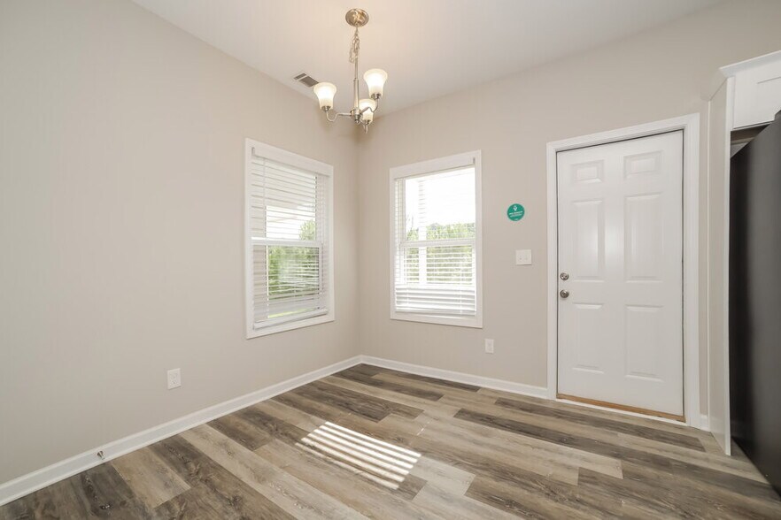 Building Photo - 31 Celtic Ct