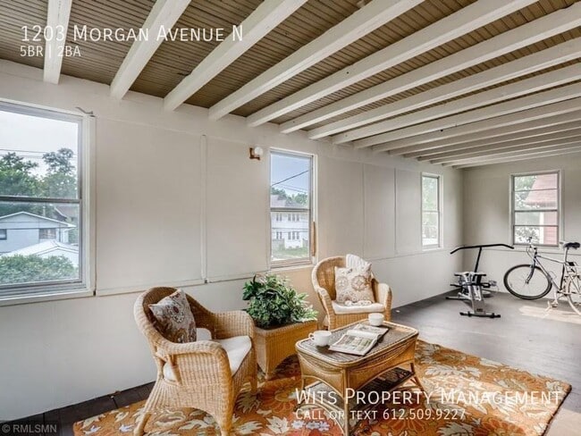 Building Photo - 1203 N Morgan Ave