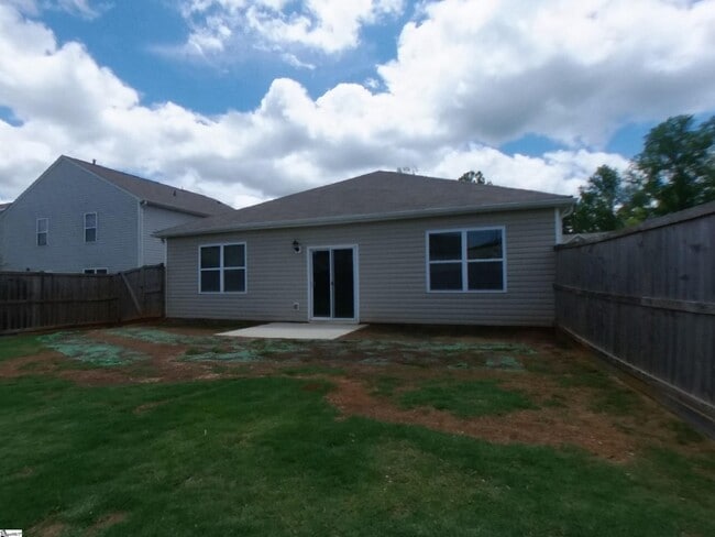 Building Photo - 210 Sweetgrass Ln