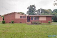 Building Photo - 4108 Lakeview Dr NW