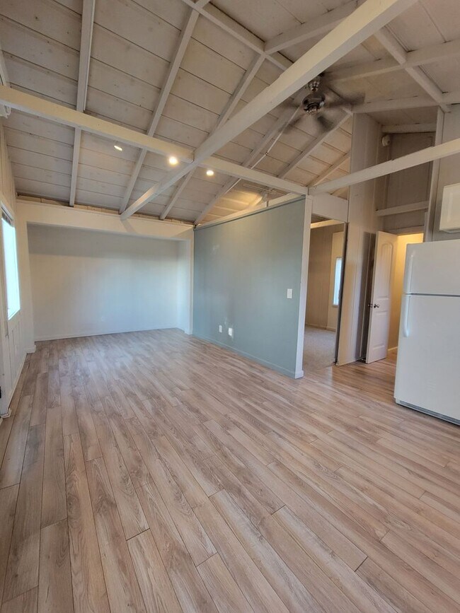 Building Photo - 553-557 Silver Strand Blvd.