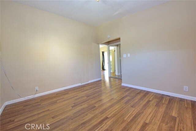Building Photo - 902 S Marengo Ave