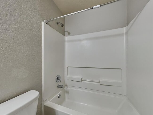 Building Photo - 214 Tallow Trl