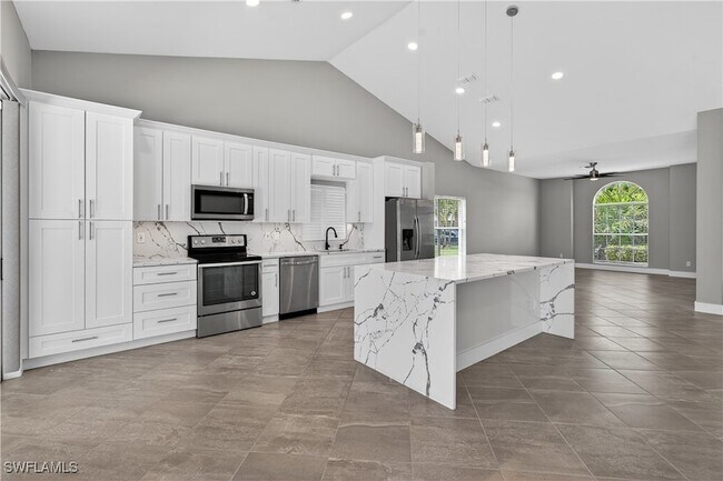 Building Photo - 2138 E Crown Pointe Blvd