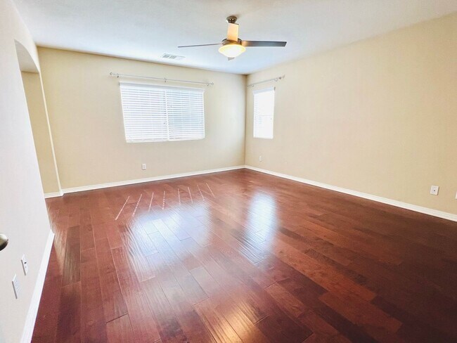 Building Photo - Beautiful 4 Bedroom home