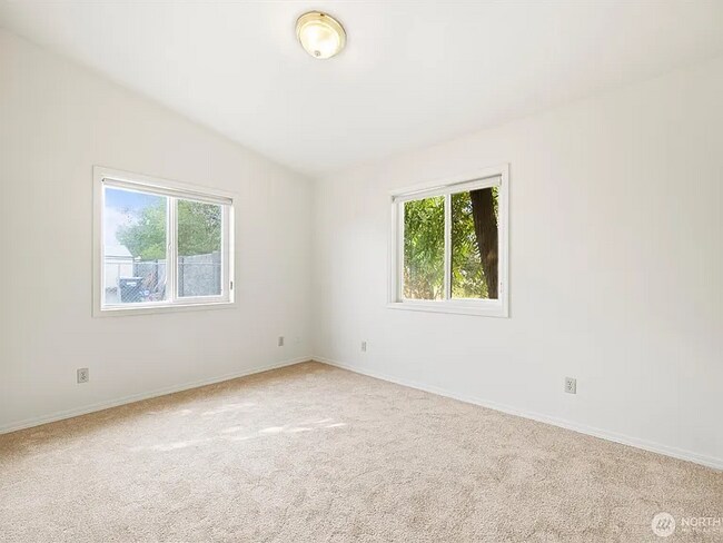 Building Photo - Ruth Duplex Unit A