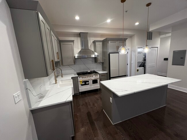 Building Photo - 4819 Main St