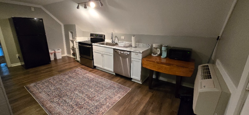 Building Photo - 216 N Summit St