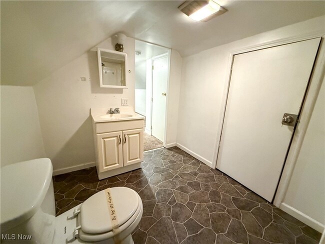 Building Photo - 1578 Salem Ave