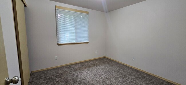 Building Photo - 3 Bedroom 2 bath in Lake Limerick