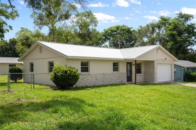 Building Photo - 111 Amigos Rd
