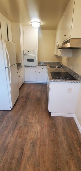 Primary Photo - 1099 Roewill Dr