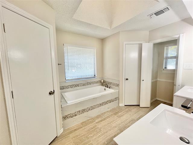 Building Photo - 3915 Wentworth Dr