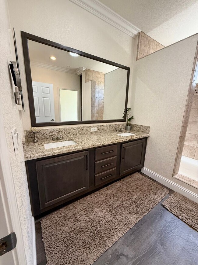 Building Photo - BEAUTIFUL 4 BEDROOM 2 BATH HOME IN ARROYO ...
