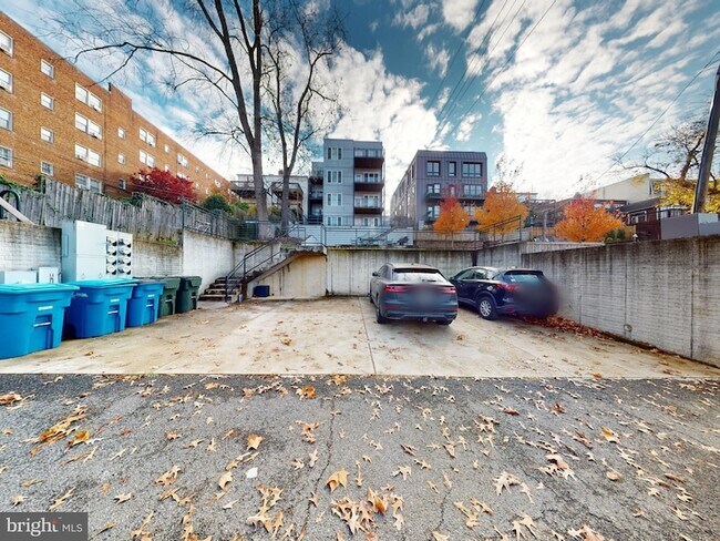 Building Photo - 2642 39th St NW