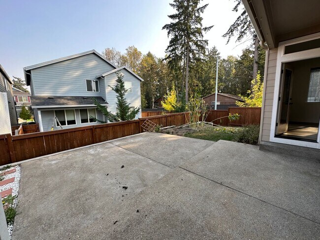 Building Photo - 968 SW 213th Ave