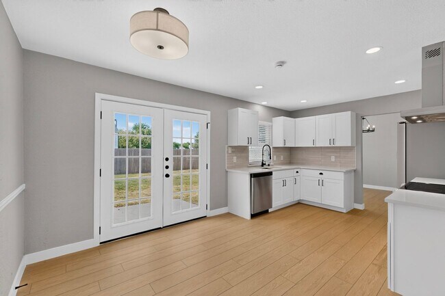 Building Photo - 1600 Crimson Ct