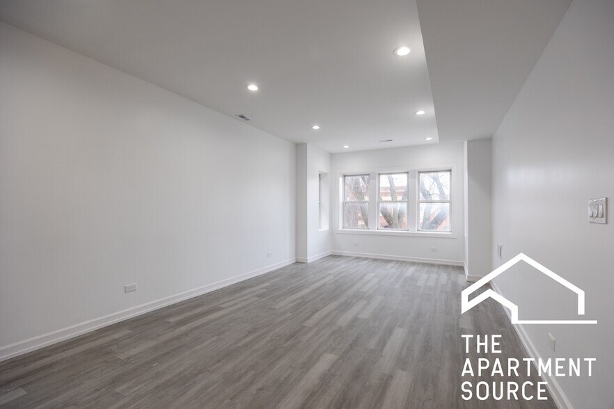 Building Photo - 1014 N Hamlin Ave