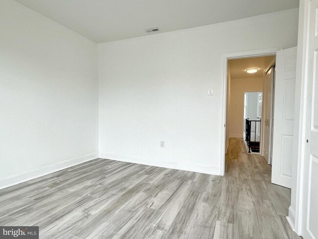 Building Photo - 1530 S 28th St