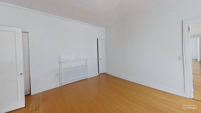 Building Photo - 2 bed/1 bath on King St. Live in the Heart...