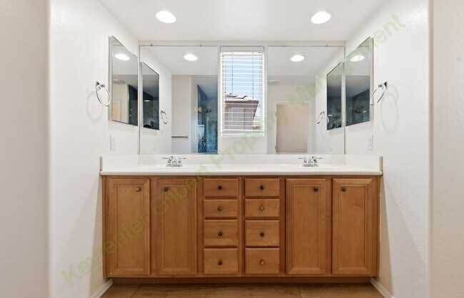 Building Photo - Beautiful Home in the Highly Desirable Lyon's Gate Community!